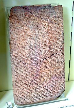 Archivo:Kikkuli text. Clay tablet, a training program for chariot horses. Purchase, provenance unknown. 14th century BCE. Pergamon Museum, Berlin, Germany