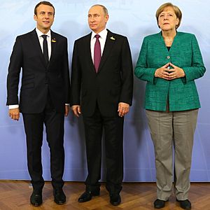 Archivo:Macron, Putin, Merkel (2017-07-08)