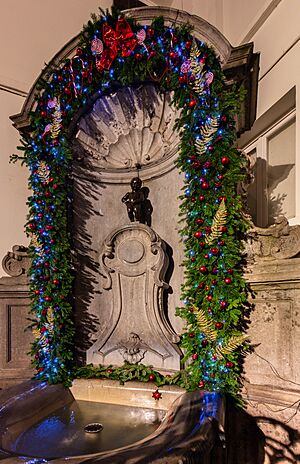 Archivo:Manneken Pis, Bruselas, Bélgica, 2021-12-14, DD 01-03 HDR