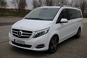 Archivo:Mercedes Benz V-Klasse (13666332274)