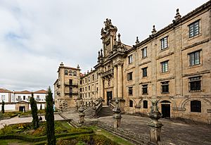Archivo:Monasterio de San Martín, Santiago de Compostela, España, 2015-09-23, DD 10