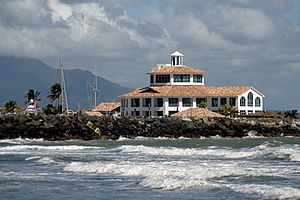 Archivo:Palmas Yacht Club in Humacao, Puerto Rico