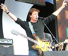 Archivo:Paul McCartney & Bono Live8