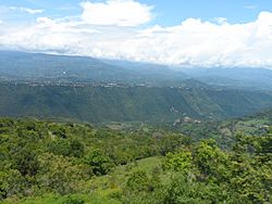 Piedra del diablo cumaca vista.JPG