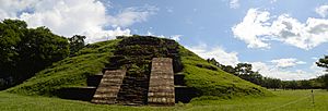 Archivo:Piramide Cihuatan