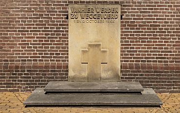 Archivo:Putten, herdenkingssteen de Razzia van Putten OM1645 IMG 5112 2020-04-26 13.17