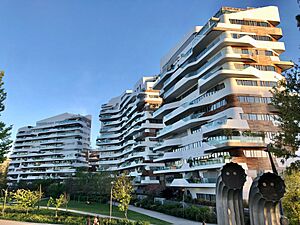 Archivo:Residenze Hadid, CityLife district, Milan, Italy 03 00 33 307000