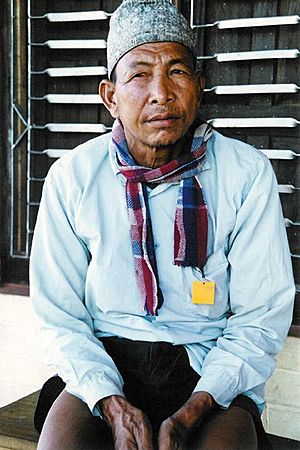 Archivo:Tharu man on our front porch
