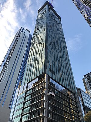Archivo:Victoria One, under construction in May 2017 2
