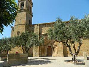 Archivo:Vista de la Iglesia de San Miguel (Biota-Zaragoza)