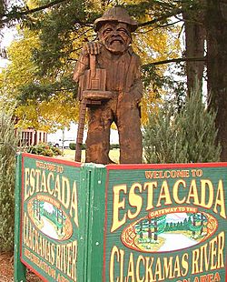 Wooden statue - Estacada, Oregon - 20041113.jpg