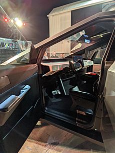 Archivo:20191121-tesla-cybertruck-driving-seat-portrait