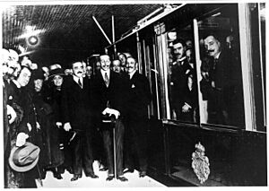 Archivo:Alfonso XIII inaugura el metro de Madrid