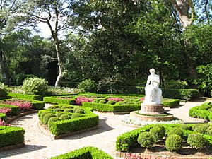 Archivo:BayouBendClioGarden