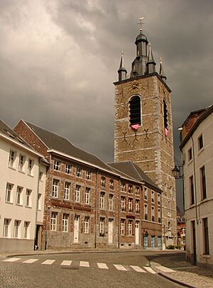 Archivo:Belfort van Thuin