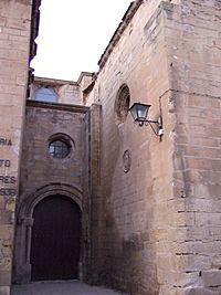 Archivo:Caspe - Colegiata de Sta María la Mayor - Puerta lateral dcha