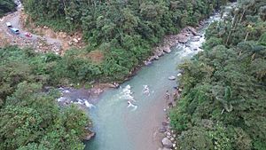 Archivo:Confluencia ríos Ivirizu y Yana Mayu