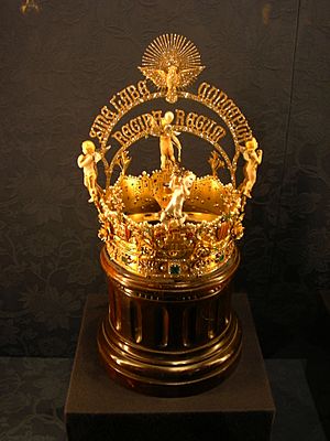 Archivo:Crown of the Virgen de los Reyes