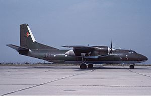 Archivo:East German Air Force Antonov An-26 Dresden Schleiffert