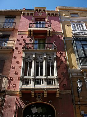 Edifici Ros Ferrer, carrer Quart de València.JPG
