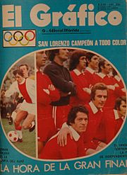 Archivo:Equipo de Independiente y Johan Cruyff - El Gráfico 2761