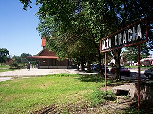 Archivo:Estación Alta Gracia, ferrocarril Mitre (actual Registro Civil)