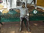 Estatua de Cholo en Mérida, Yucatán (01).jpg