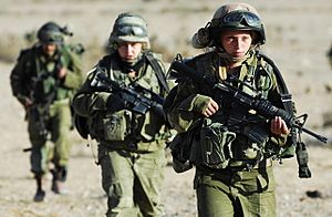 Archivo:Flickr - Israel Defense Forces - Karakal Winter Training (1)
