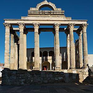 Archivo:Frontispicio del Templo de Diana (Mérida)