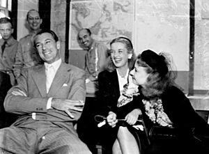 Archivo:Gary Cooper Phyllis Brooks Una Merkel, Brisbane 1943 (1)