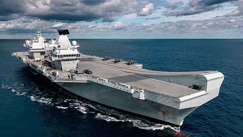 HMS Queen Elizabeth (cropped)