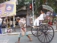 Archivo:Human.rickshaw.kolkata.india