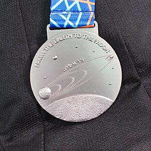 Archivo:IPhO-2019 07-14 medal Silver back
