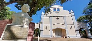 Archivo:Iglesiaitape