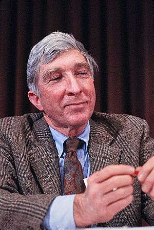 Archivo:John Updike, author at PEN Congress, cropped