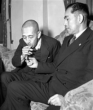 Archivo:Kishi and Sato