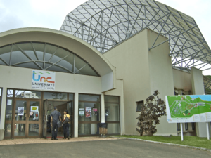 Archivo:Main building at Nouville campus, University of New Caledonia