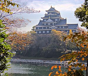 Archivo:Okayama Castle, IMG 5839-5841 AutoAdaptive