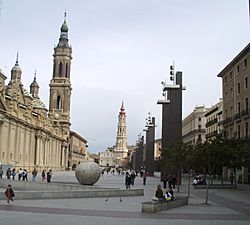 Archivo:Plaza del Pilar