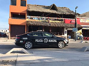 Archivo:Policía Municipal de Progreso Yucatán Chrysler 300