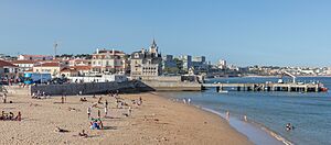 Archivo:Praia da Ribeira, Cascais, Portugal, 2022-07-25, DD 04