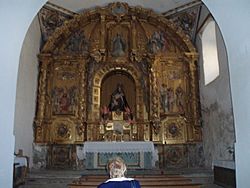 Archivo:Retablo barroco en una capilla de la iglesia de Santiago de Villafranca del Bierzo
