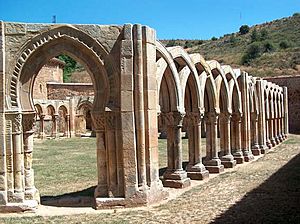 Archivo:SanJuandeDuero-Claustro