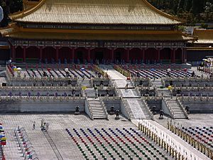 Archivo:Tobu World Square Forbidden City Last Emperor 2