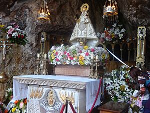 Archivo:Virgen de Covadonga2