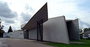 Archivo:Vitra fire station, full view, Zaha Hadid
