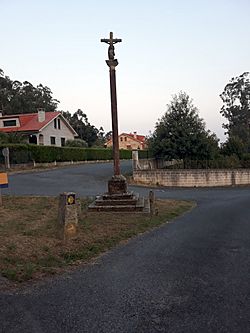 Wayside cross, Ardarís, Lestedo, Galicia.jpg