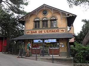 Archivo:070 Parc d'atraccions Tibidabo (Barcelona), nivell 1, el Bar de l'Estació