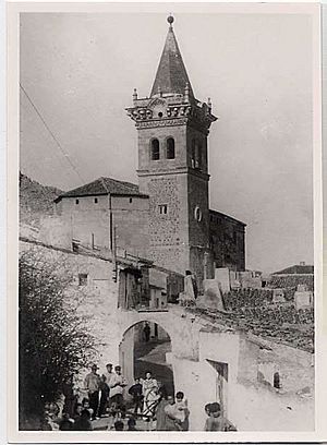 Archivo:1915~. Yecla. Iglesia Vieja y arco