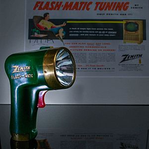 Archivo:1955 Zenith Flash-Matic